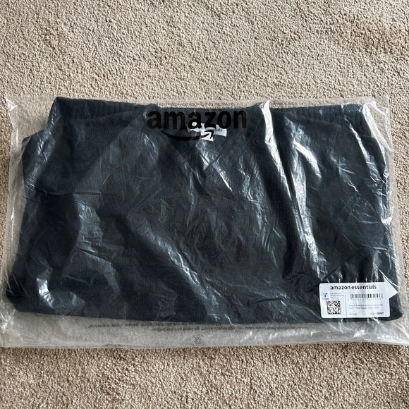 Amazon Essentials Men's Long-Sleeve Soft Touch V-Neck Sweater - Picture 4 of 5